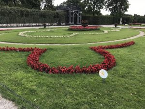 Ένα κομμάτι των σχημάτων κομματιού των κήπων, μια ζωγραφιά με λουλούδια.