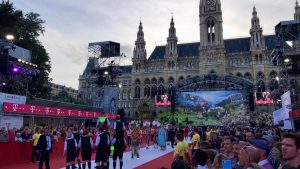 Life ball - το Δημαρχείο έτοιμο για γιορτή